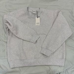 Aritzia Light Gray Women’s Crewneck Sweater